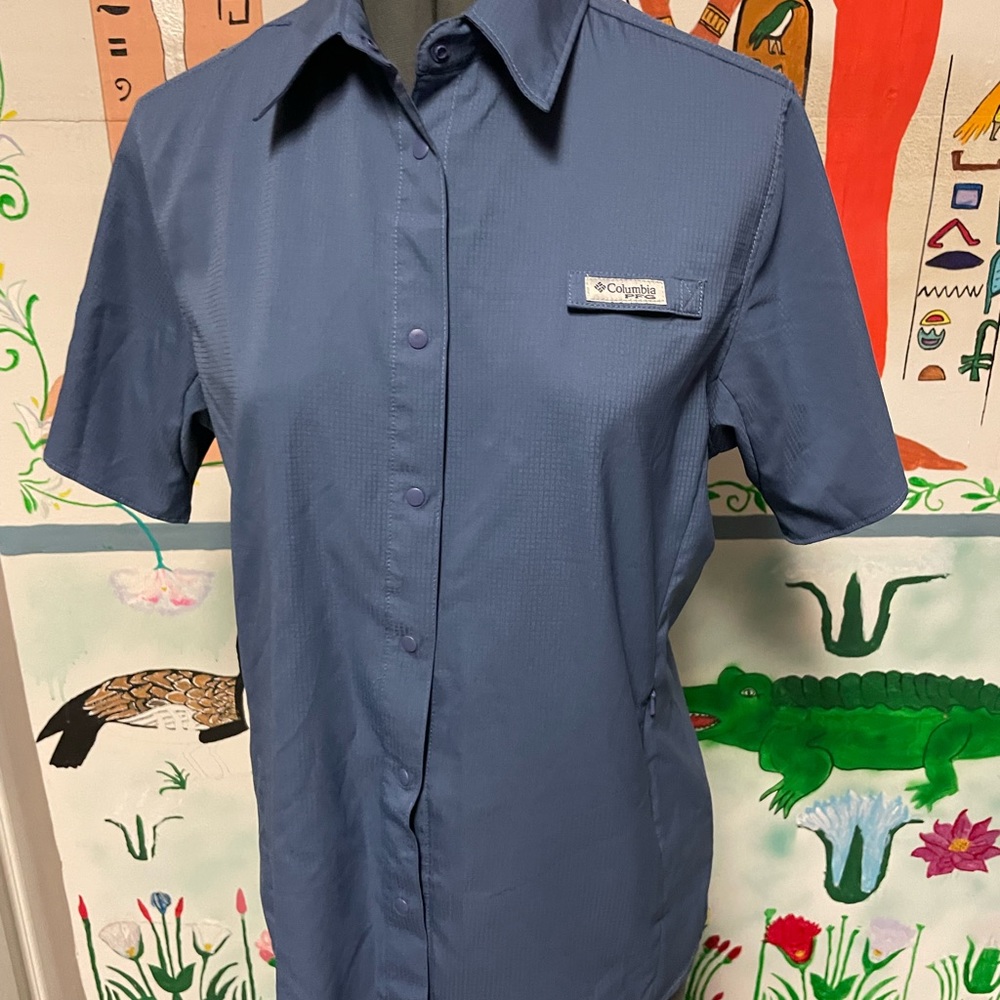 Columbia short sleeve button up size med